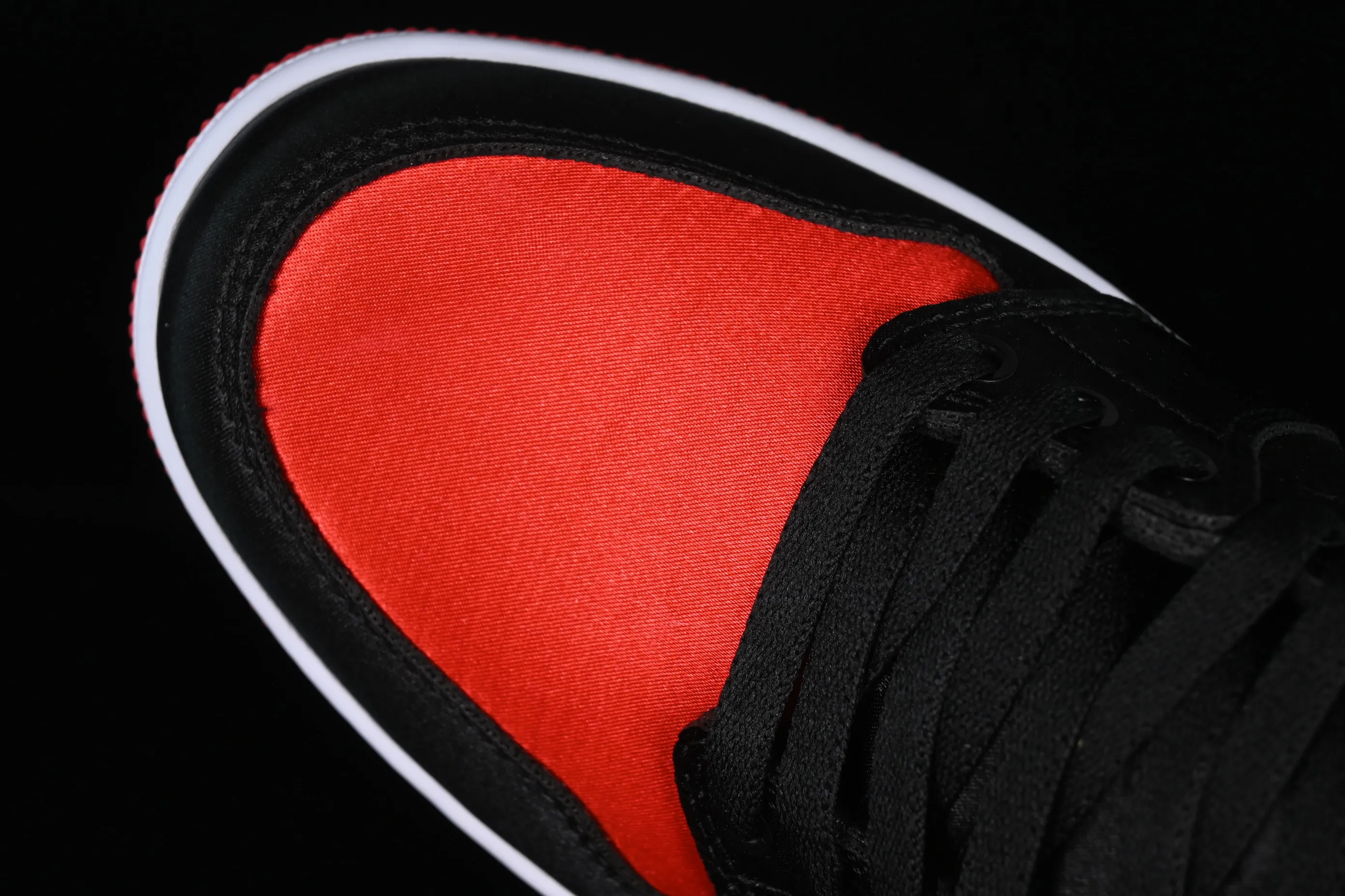 All Categories Air Jordan Jordan Series Basketball Shoes Air Jordan 1 High L Version Air Jordan 1 High OG "Satin Bred" AJ1 Joe 1 Silk Forbidden Wear FD4810-061